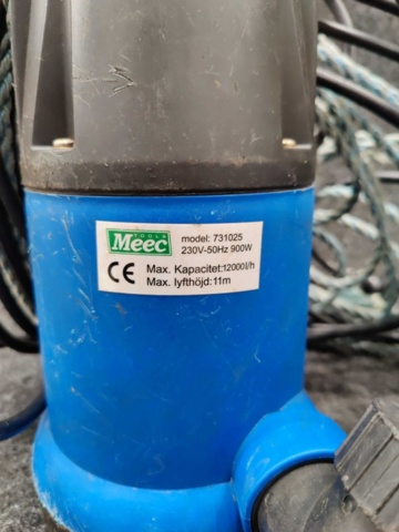 1142481-2 2 st Dränkbara pumpar