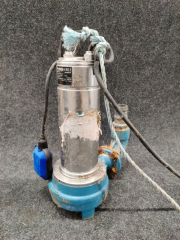 1142481-7 2 st Dränkbara pumpar