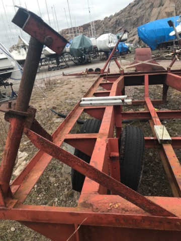 1172398-6 Boat trailer 2.4x7m. Tires 10.00-15