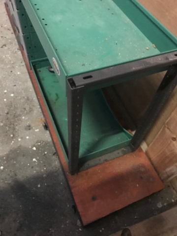 1172401-3 Skåpbilsinredning. Hylla med lådor