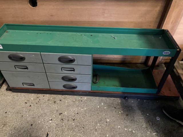 1172401-1 Skåpbilsinredning. Hylla med lådor