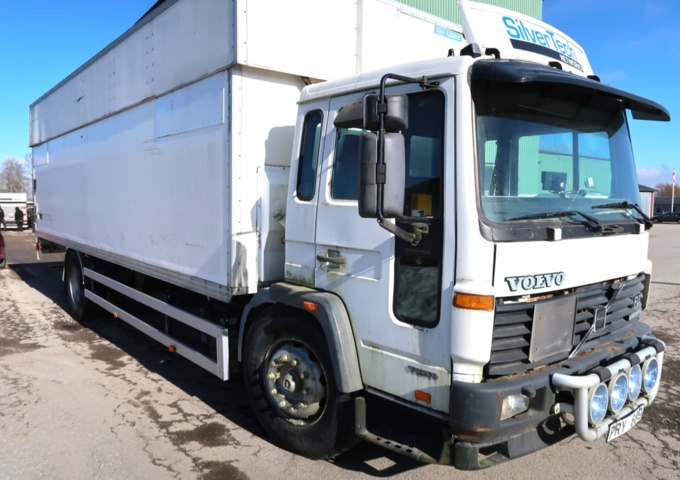 773533-3 Truck - Volvo FL618 4 x 2