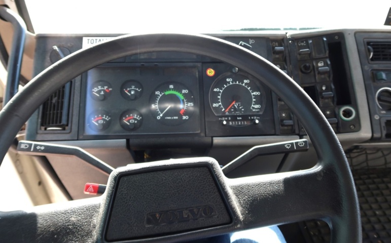 773533-12 Truck - Volvo FL618 4 x 2