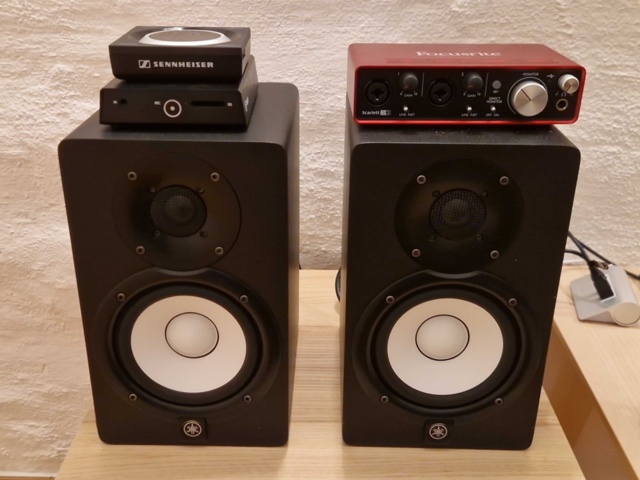 1150801-2 Studio room with speakers, microphone and furniture