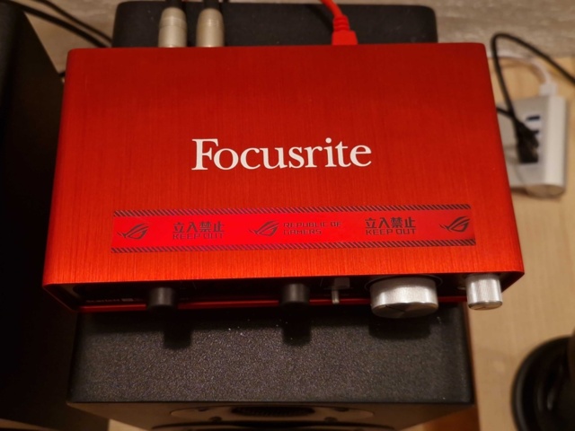 1150801-4 Studio room with speakers, microphone and furniture