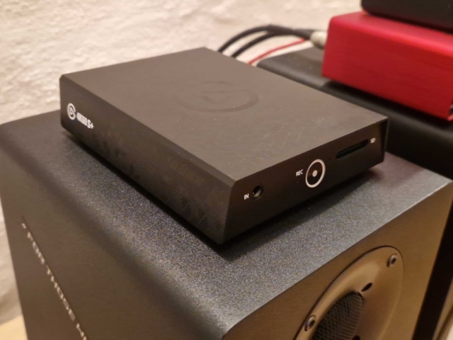 1150801-6 Studio room with speakers, microphone and furniture