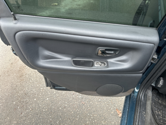 1172837-17 Volvo V70 2.5 20V Automatisk, 165hk, 1999 (repobjekt)