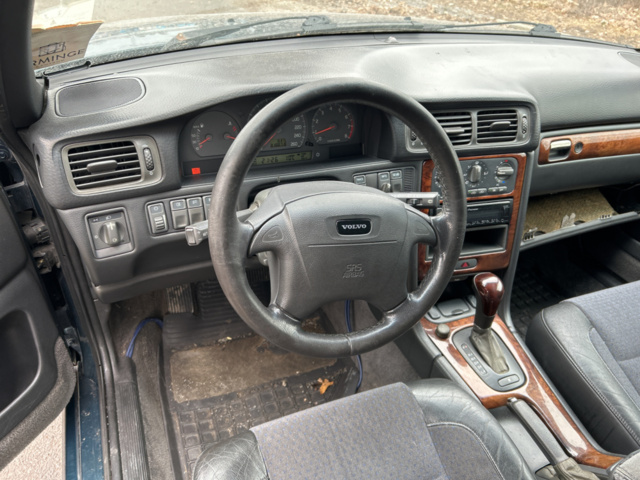 1172837-10 Volvo V70 2.5 20V Automatisk, 165hk, 1999 (repobjekt)