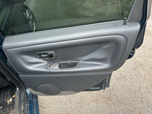 1172837-21 Volvo V70 2.5 20V Automatisk, 165hk, 1999 (repobjekt)