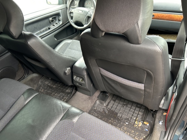 1172837-23 Volvo V70 2.5 20V Automatisk, 165hk, 1999 (repobjekt)