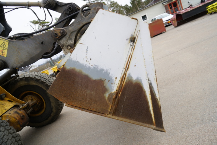 1173190-7 Sand spreader bucket Broadway 1800