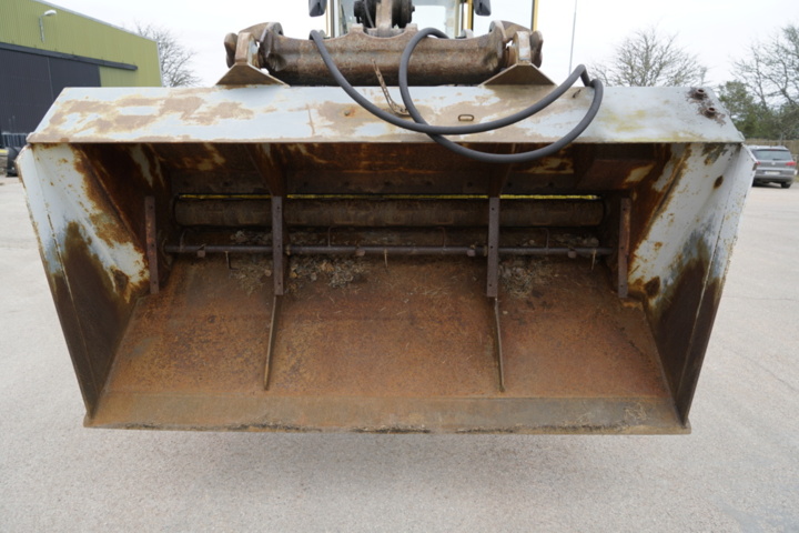 1173190-8 Sand spreader bucket Broadway 1800