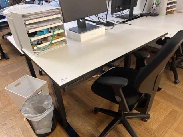 1146701-1 Office furniture / Office space