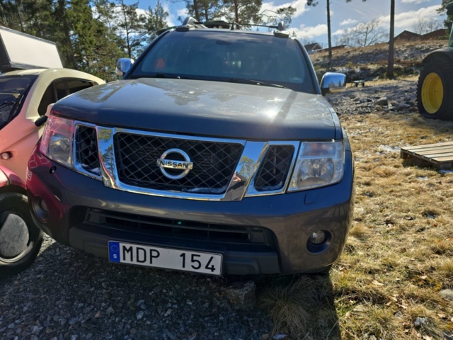 956396-2 Nissan Navara Double Cab 2.5 dCi 4x4 Automatic, 190hp, 2012