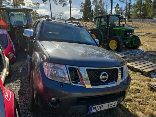 956396-21 Nissan Navara Double Cab 2.5 dCi 4x4 Automatic, 190hp, 2012