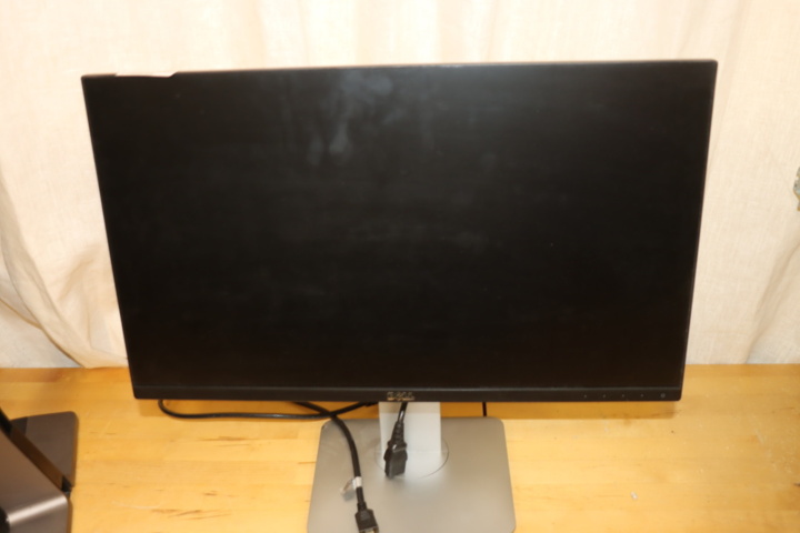 1140095-1 Dell LED Monitor/computer screen 24 inches