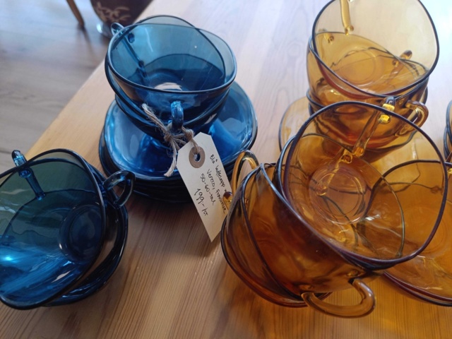 1129952-2 Coffee / Tea cups Vereco France in blue and amber