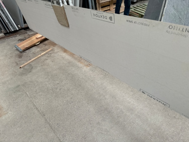 1167270-4 Irok Dekton 20mm, 3220x655