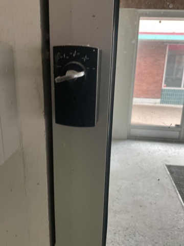 1121142-4 Entrance with Besam door opener