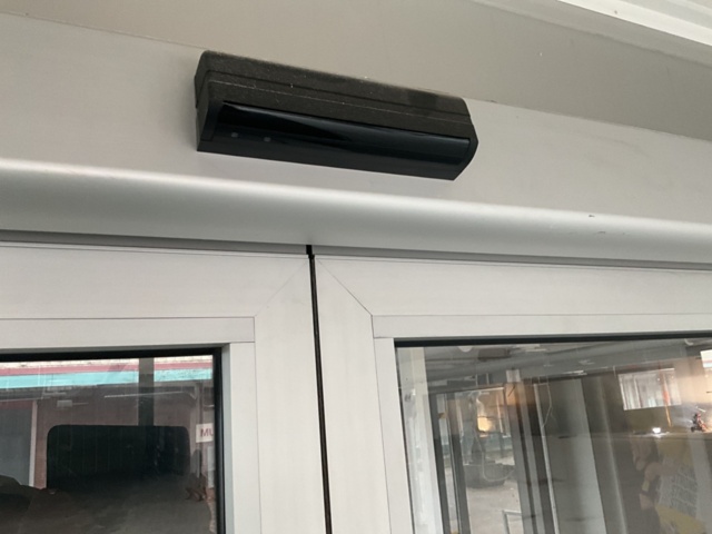 1121142-7 Entrance with Besam door opener