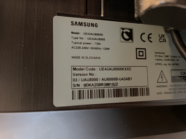 1149936-4 Samsung UHD 43" with TV stand on wheels