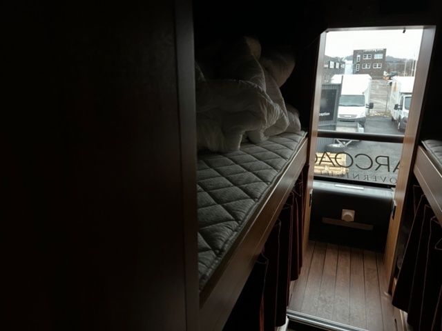 1154215-11 TOUR BUS SCANIA K 470 -07 (17 beds)
