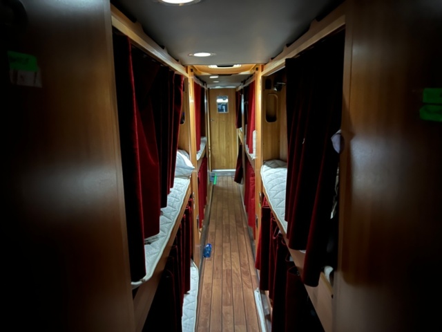 1154215-12 TOUR BUS SCANIA K 470 -07 (17 beds)