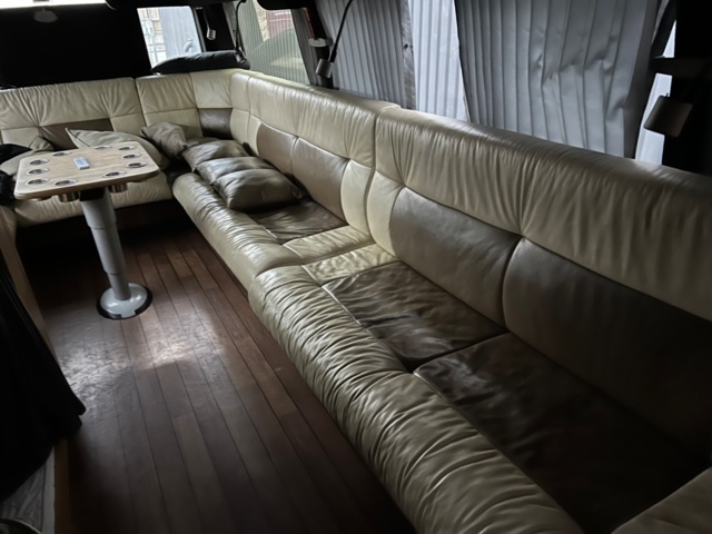 1154215-14 TOUR BUS SCANIA K 470 -07 (17 beds)