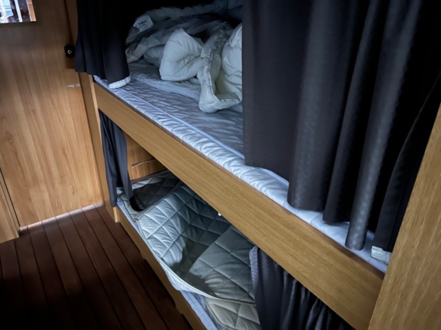 1154215-17 TOUR BUS SCANIA K 470 -07 (17 beds)