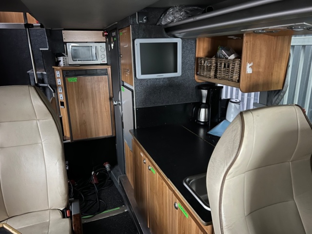 1154215-24 TOUR BUS SCANIA K 470 -07 (17 beds)