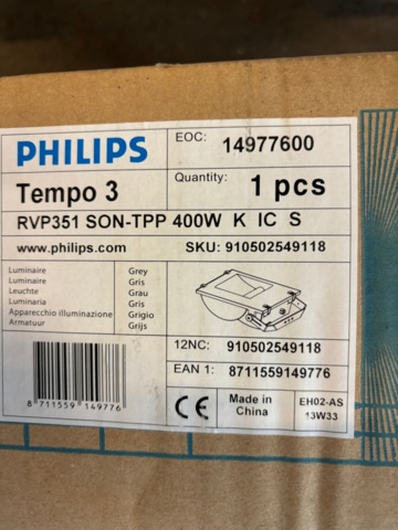 1069729-3 New Industrial lamp Philips Tempo 3 Rvp351 SON-TPP 400W and one Malmberg spotlight