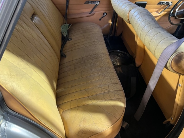 953385-11 Peugeot 404 SL 1.6 "Super Luxe" - 1964