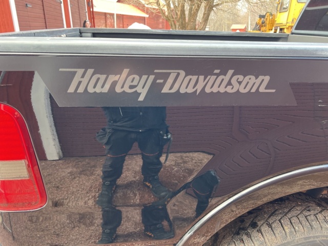 1121672-9 Ford F-150 SuperCab Harley-Davidson Edition