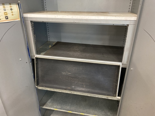 1171086-8 Verkstadsskåp