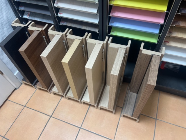 1170486-4 Samling med stenprover och färgprover