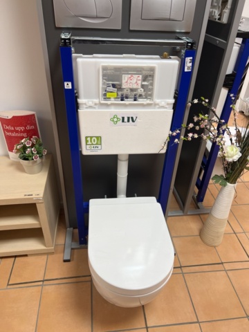 1170472-1 Demo toilet with various buttons - Liv