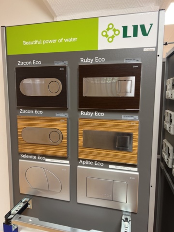 1170472-5 Demo toilet with various buttons - Liv