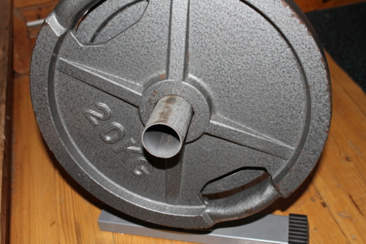 1174653-4 Bench press station with weights