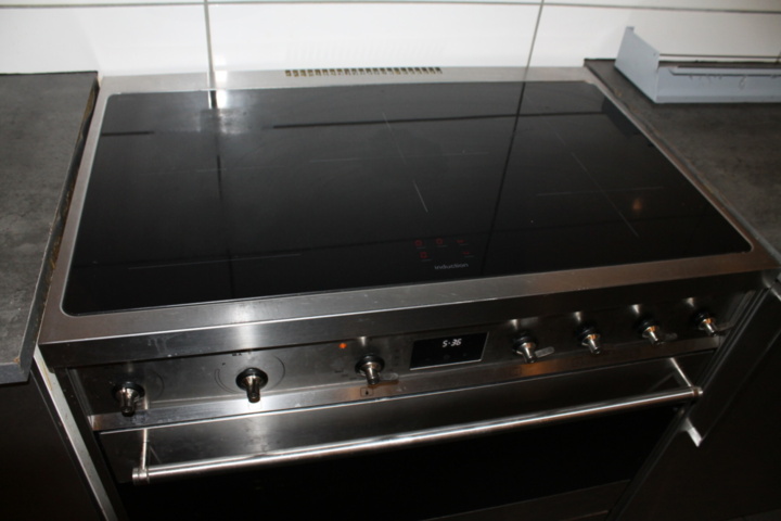 1182072-5 Smeg induction cooker