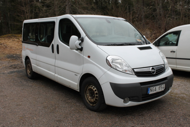 1182090-2 Opel Vivaro Combi 2.9t 2.0 CDTI Manual, 114hp, 2013