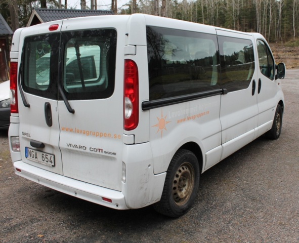 1182090-5 Opel Vivaro Combi 2.9t 2.0 CDTI Manual, 114hp, 2013