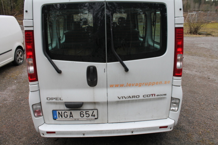 1182090-8 Opel Vivaro Combi 2.9t 2.0 CDTI Manual, 114hp, 2013