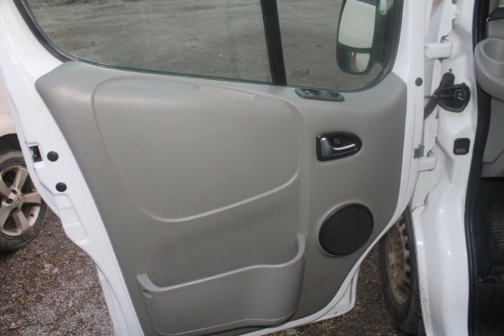 1182090-28 Opel Vivaro Combi 2.9t 2.0 CDTI Manual, 114hp, 2013