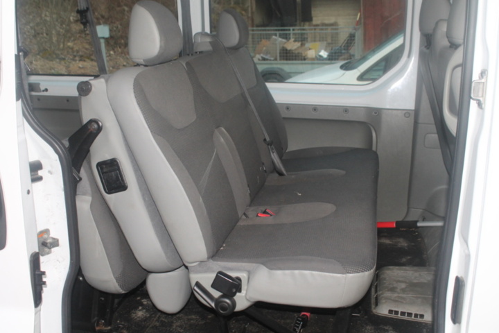 1182090-41 Opel Vivaro Combi 2.9t 2.0 CDTI Manual, 114hp, 2013