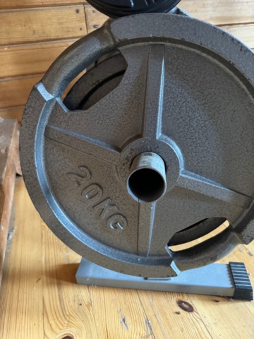 1174653-13 Bench press station with weights