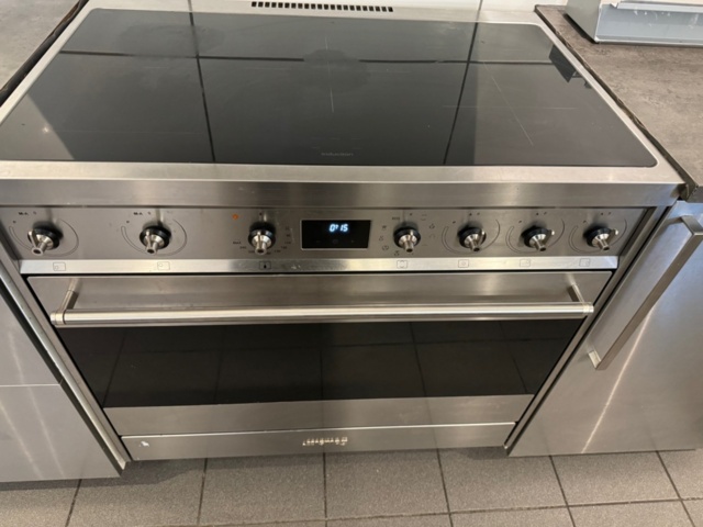 1182072-1 Smeg induction cooker
