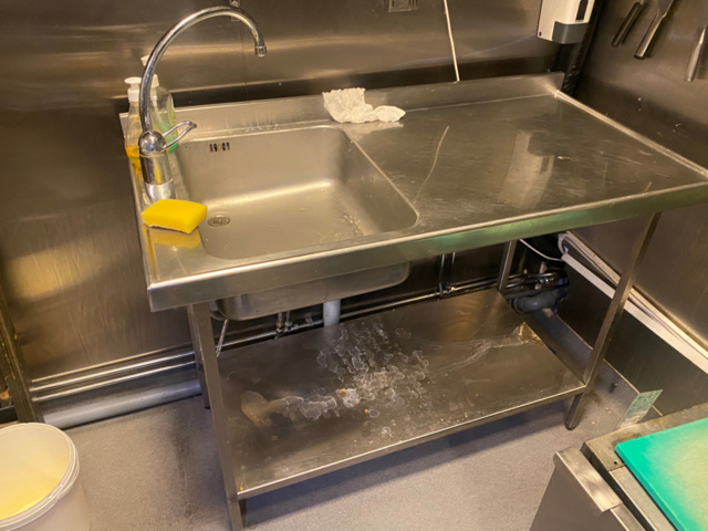 1183978-1 Rostfri bänk med diskho