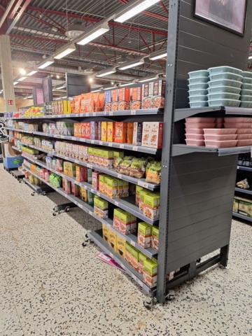 1121161-4 Larger lot with store interior from supermarket