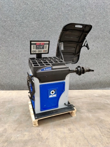 1183894-2 Tire balancing machine Giuliano S820