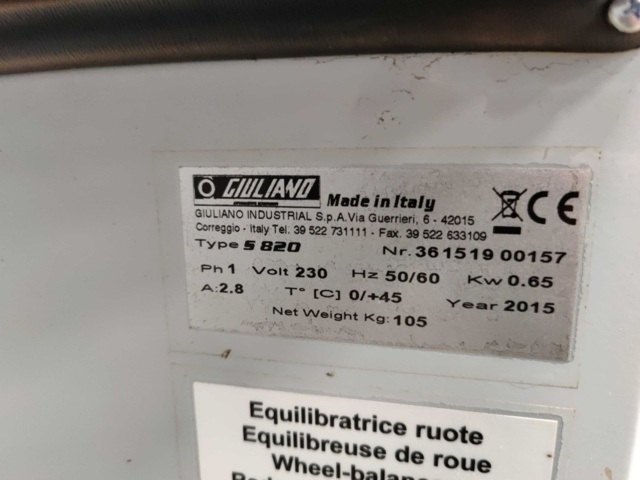 1183894-11 Tire balancing machine Giuliano S820